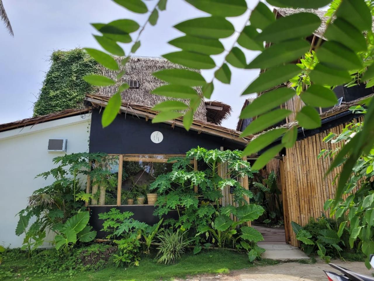 Tarzan'S House Hotel General Luna  Luaran gambar